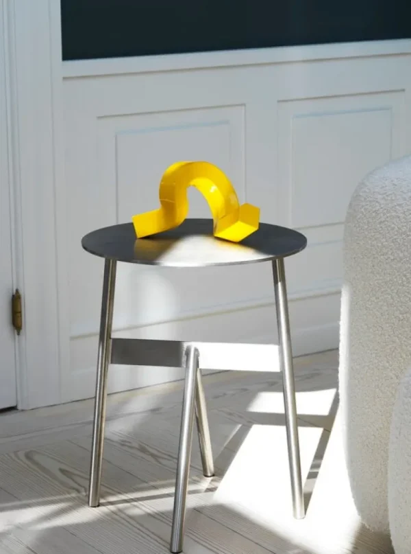 Normann Copenhagen Crooked One, ljusstake, gul