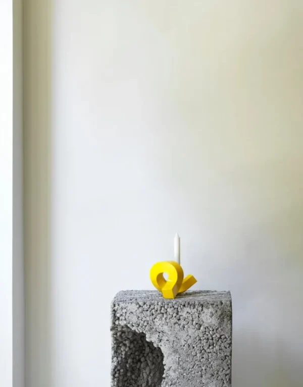 Normann Copenhagen Crooked One, ljusstake, gul