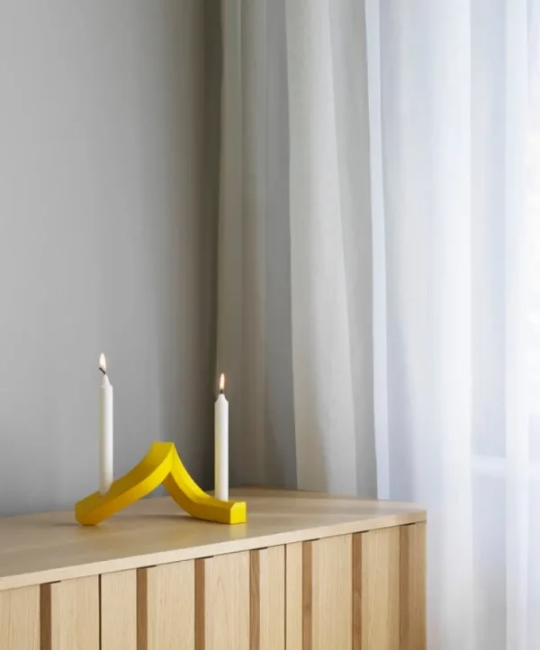 Normann Copenhagen Crooked Two, ljusstake, gul