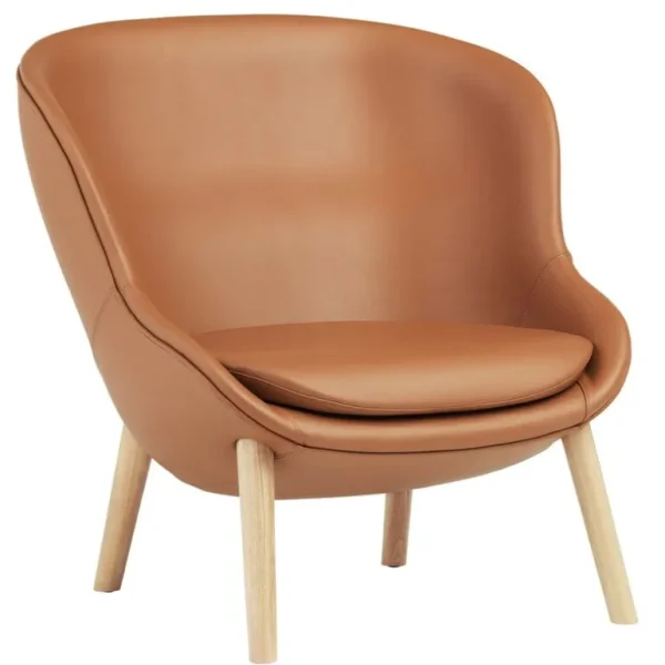 Normann Copenhagen Hyg loungefåtölj, låg, ek - brandyfärgat Ultra-läder