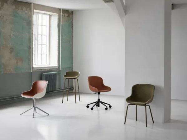 Normann Copenhagen Hyg stol med 5 hjul, svängbar, svart - svart läder Ultra