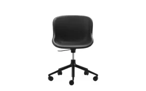 Normann Copenhagen Hyg stol med 5 hjul, svängbar, svart - svart läder Ultra