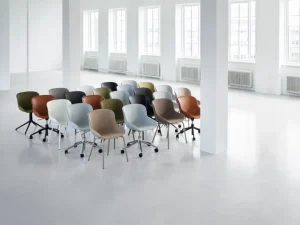 Normann Copenhagen Hyg stol med 5 hjul, svängbar, svart - svart läder Ultra
