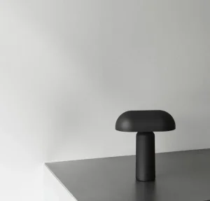 Normann Copenhagen Porta bärbar bordslampa, svart