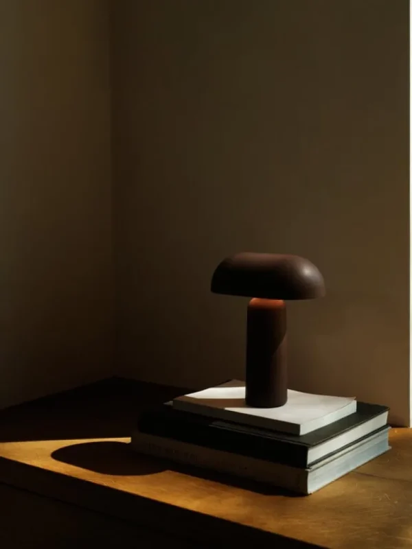 Normann Copenhagen Porta bärbar bordslampa, brun
