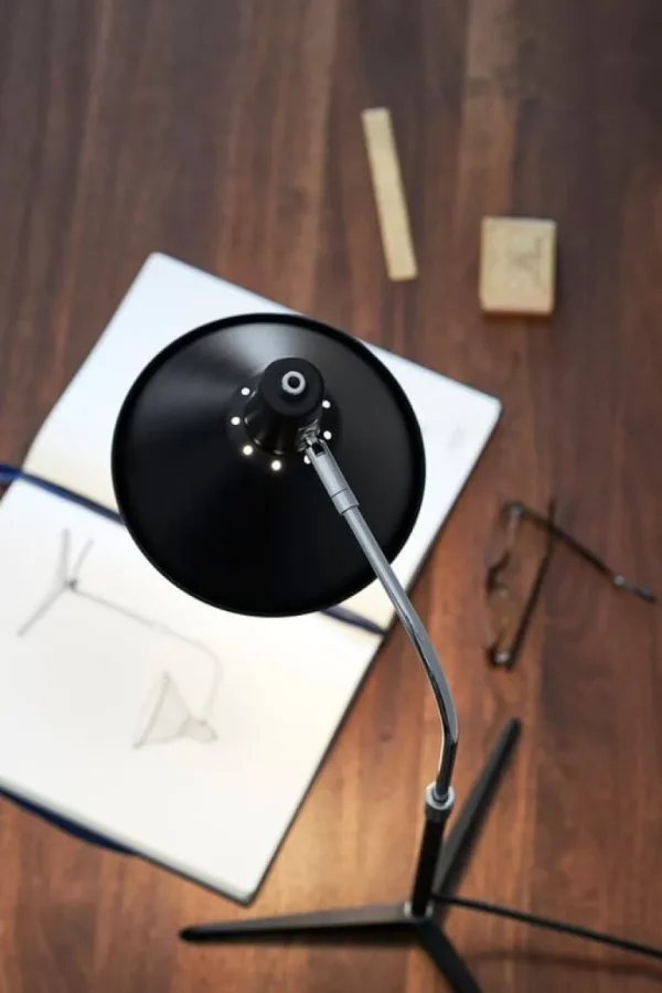 NUAD Arcon bordslampa, svart