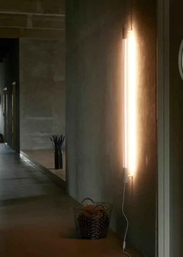 NUAD Radent vägglampa 135 cm, vit