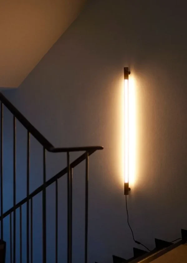 NUAD Radent vägglampa 135 cm, svart