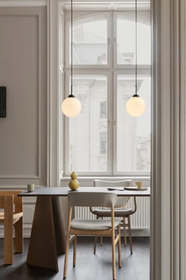 Nuura Apiales 1 pendellampa, stor, satin black - opalvit