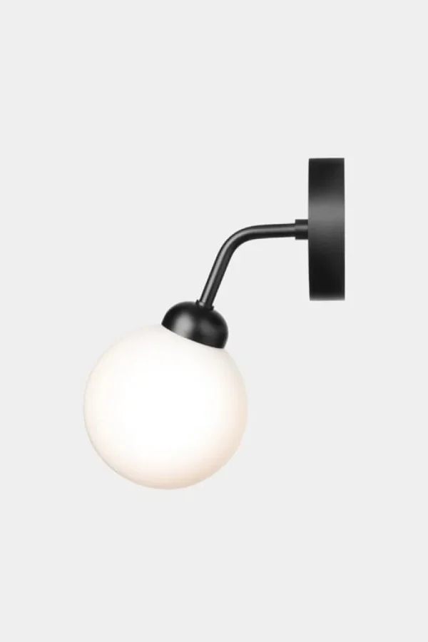 Nuura Apiales vägglampa, satinsvart - opalvit