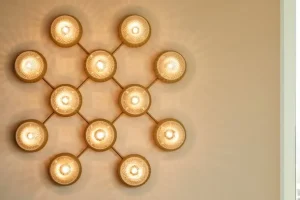 Nuura Liila 12 vägg-/taklampa, guld - klar