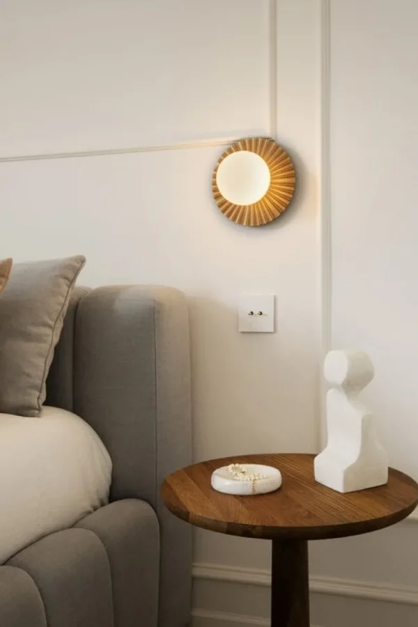 Nuura Liila Muuse vägg-/taklampa, liten, Nordic gold - opal