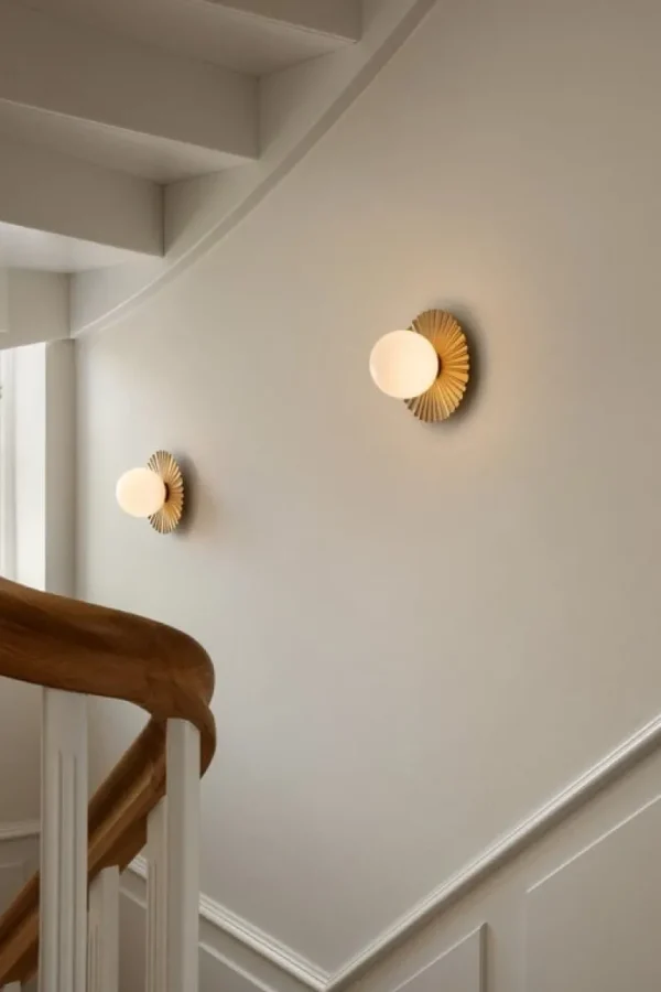Nuura Liila Muuse vägg-/taklampa, liten, Nordic gold - opal