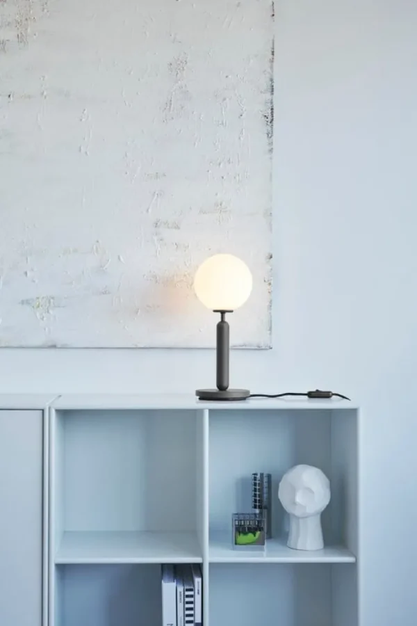 Nuura Miira bordslampa, klippgrå - opal