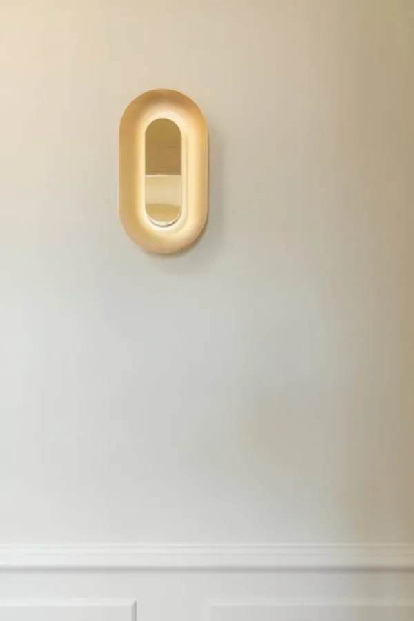 Nuura Sasi Small vägglampa, mässing