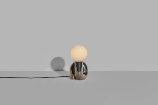 Petite Friture Neotenic bordslampa, 26 cm, platina