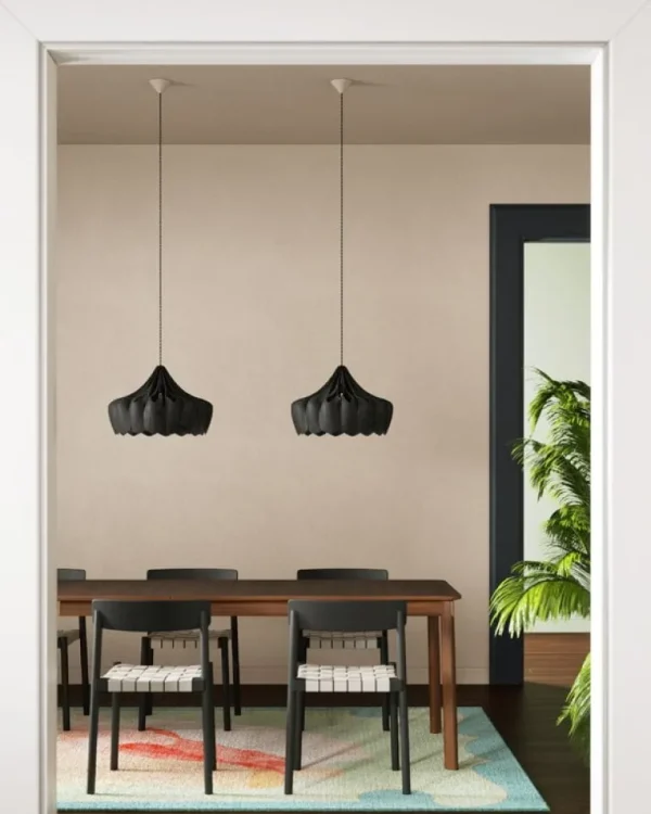Pilke Lights Pioni liten pendellampa, svart