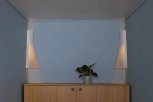 Secto Design Secto 4236 vägglampa för hörn, 60 cm, vit