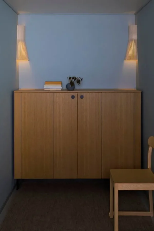 Secto Design Secto 4237 vägglampa för hörn, 45 cm, vit