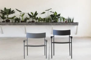 Serax August smal karmstol, svart