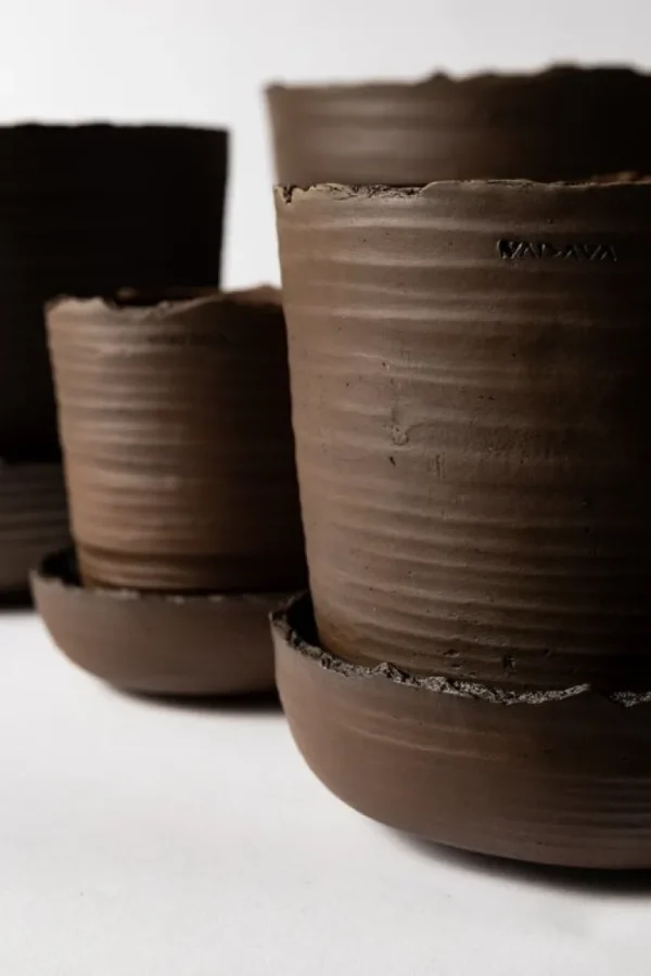 Vaidava Ceramics Soil kruka med fat; S, brun