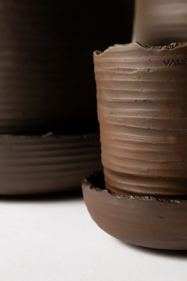 Vaidava Ceramics Soil kruka med fat; S, brun