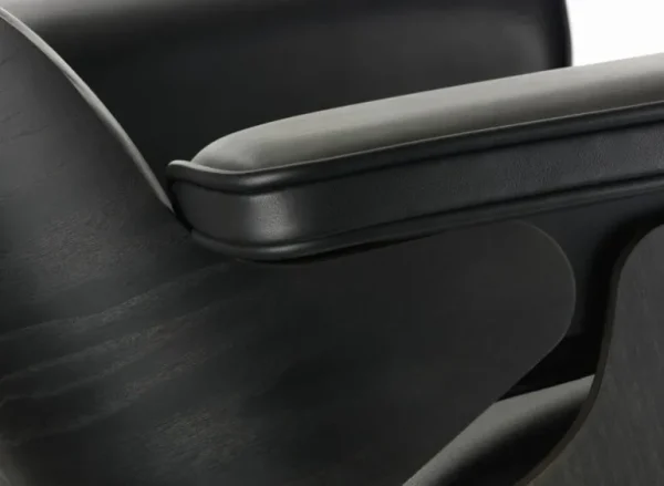 Vitra Eames fåtölj, klassisk storlek, svart ask - svart läder