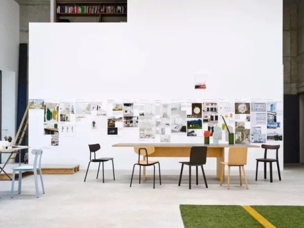 Vitra Moca stol, naturell ek - basic dark