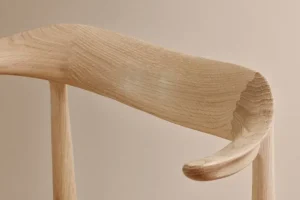 Warm Nordic Cow Horn stol, oljad ek - vanilj